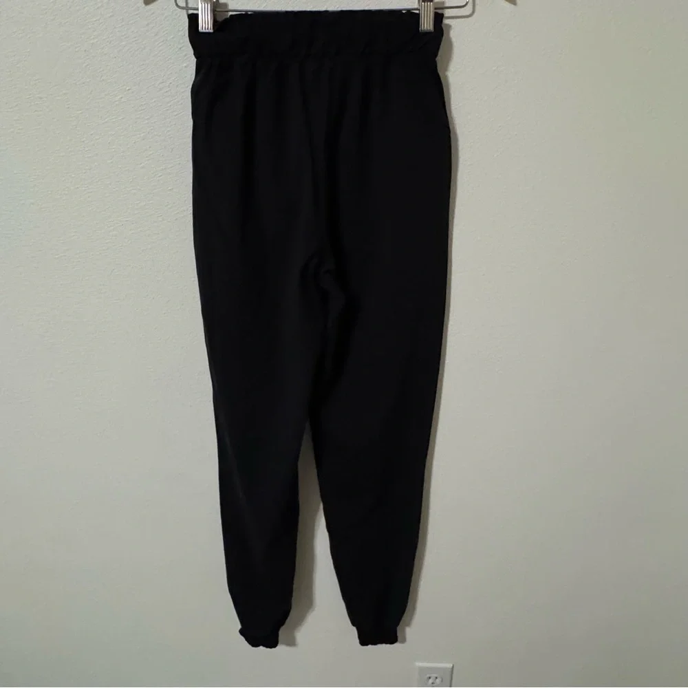 Lululemon Stretch High-Rise Jogger Black Drawstring Pockets Workout Gym-2